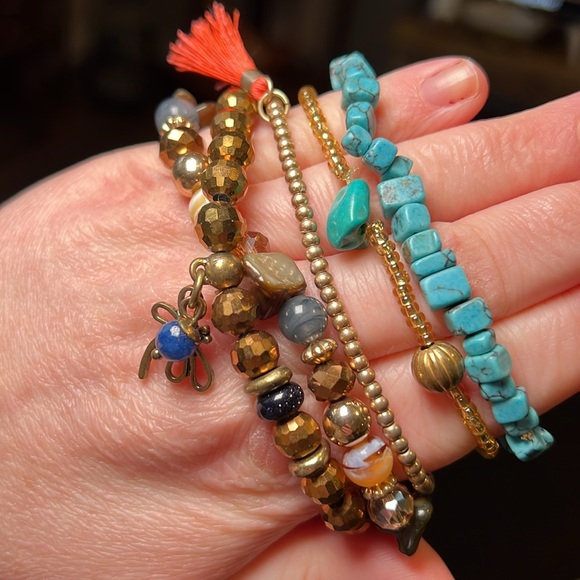 Vintage to modern estate jewelry lot - earrings, bracelets, brooches/pins - Picture 15 of 15